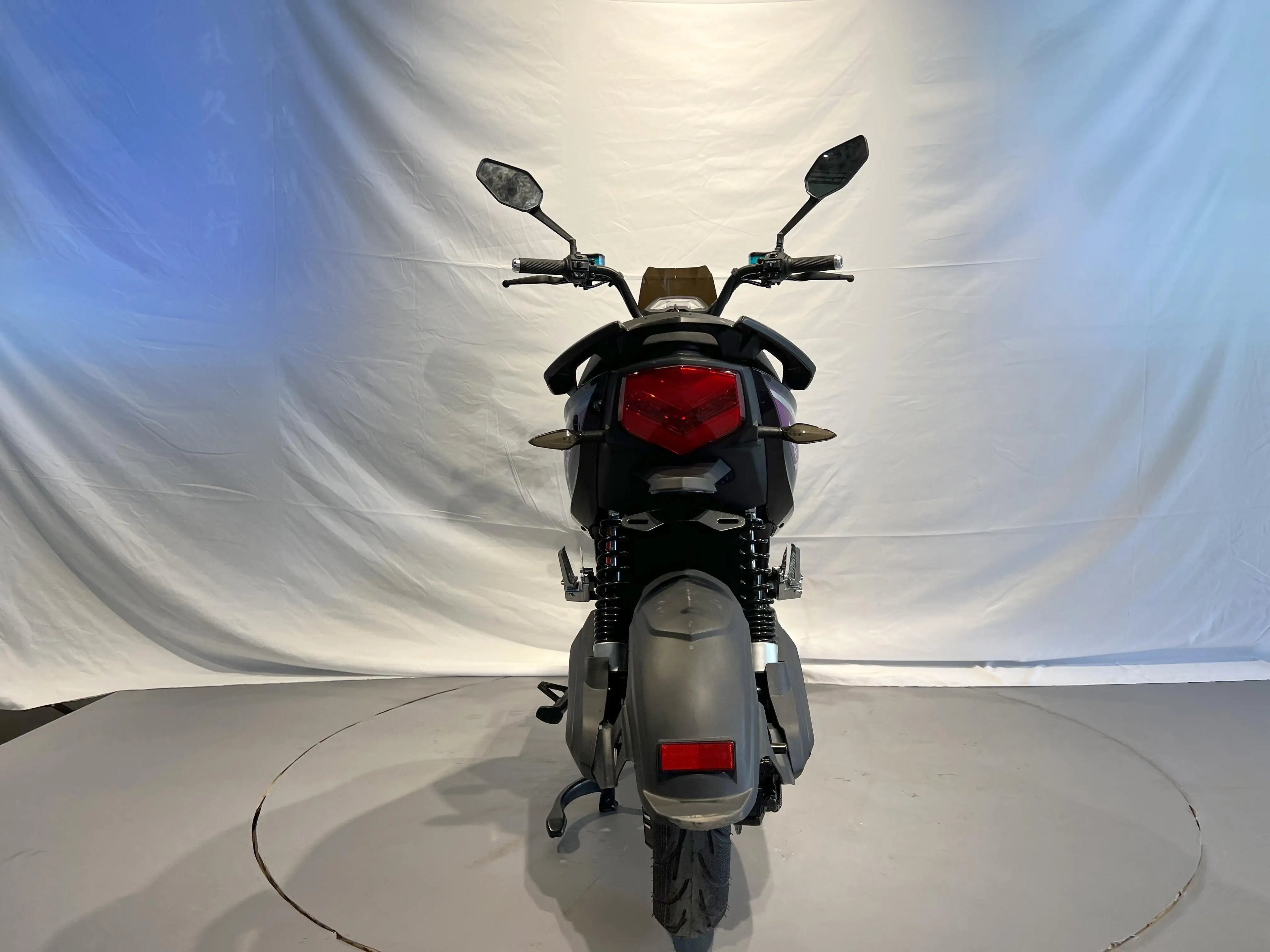 High-Speed 800W Electric Motorcycle for Adults Steel Frame With Integrated 60V Down Tube Battery 60km Range Per Chargecustom